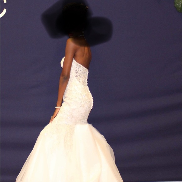 Beautiful Mori Lee Wedding Dress- style 8125 - Picture 3 of 9